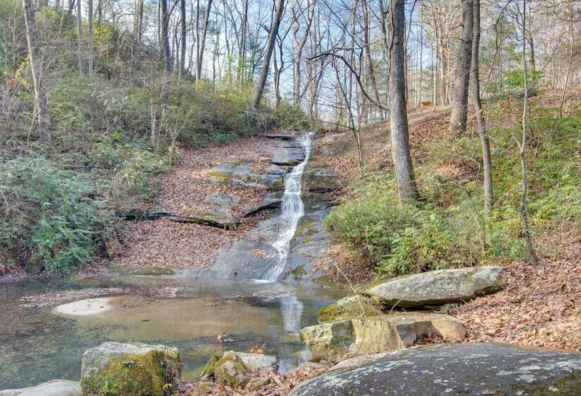 Lake Lure Village Cabin, 3 Mi To Chimney Rock!