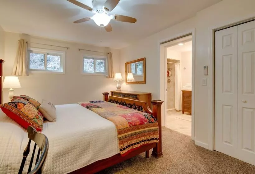 Lake Lure Village Cabin, 3 Mi To Chimney Rock!