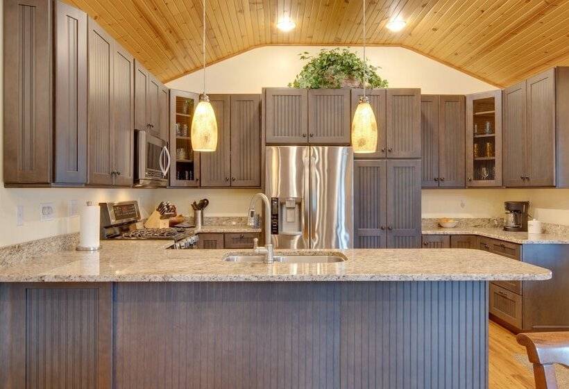 Lake Lure Village Cabin, 3 Mi To Chimney Rock!