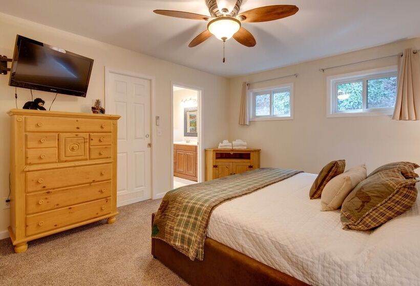 Lake Lure Village Cabin, 3 Mi To Chimney Rock!