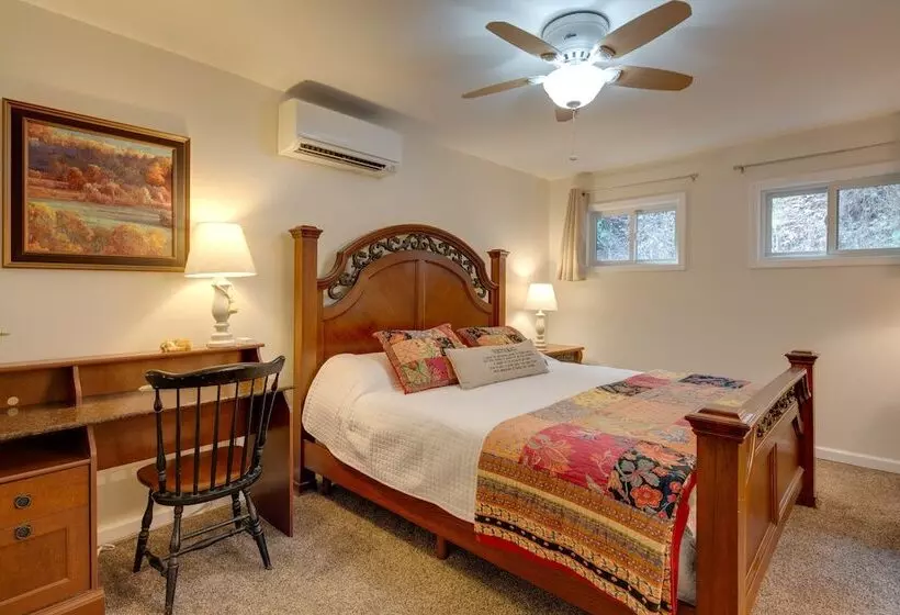 Lake Lure Village Cabin, 3 Mi To Chimney Rock!