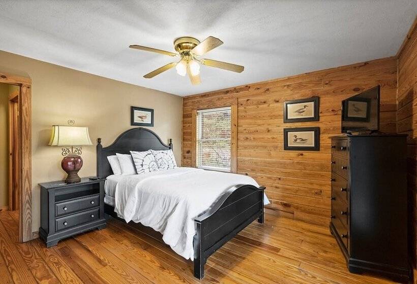 Lakeside Lodge By Avantstay Hot Tub + Dock