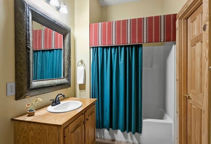 Lakeside Lodge By Avantstay Hot Tub + Dock