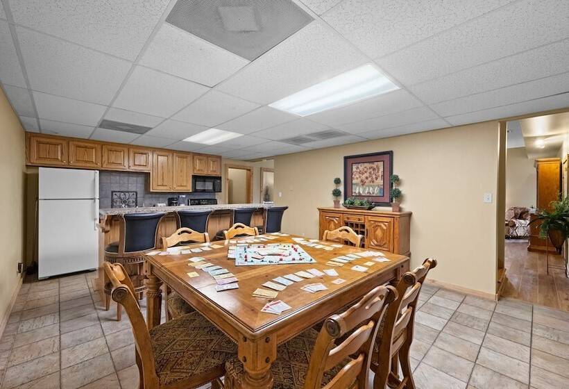 Lakeside Lodge By Avantstay Hot Tub + Dock