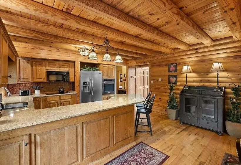 Lakeside Lodge By Avantstay Hot Tub + Dock