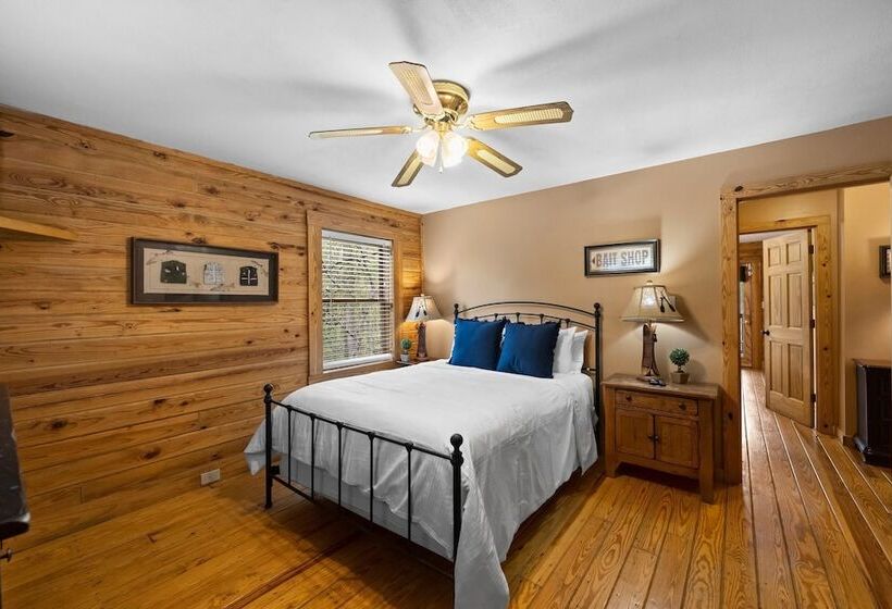 Lakeside Lodge By Avantstay Hot Tub + Dock