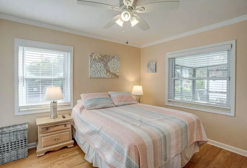 Lovely St Pete Beach Cottage, Walk To Beach & Town