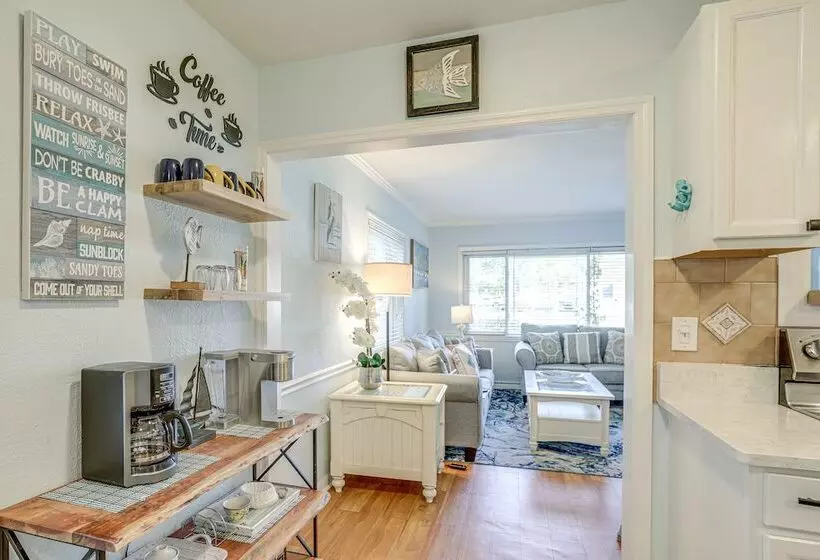 Lovely St Pete Beach Cottage, Walk To Beach & Town