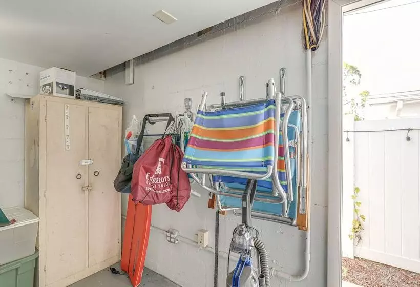 Lovely St Pete Beach Cottage, Walk To Beach & Town