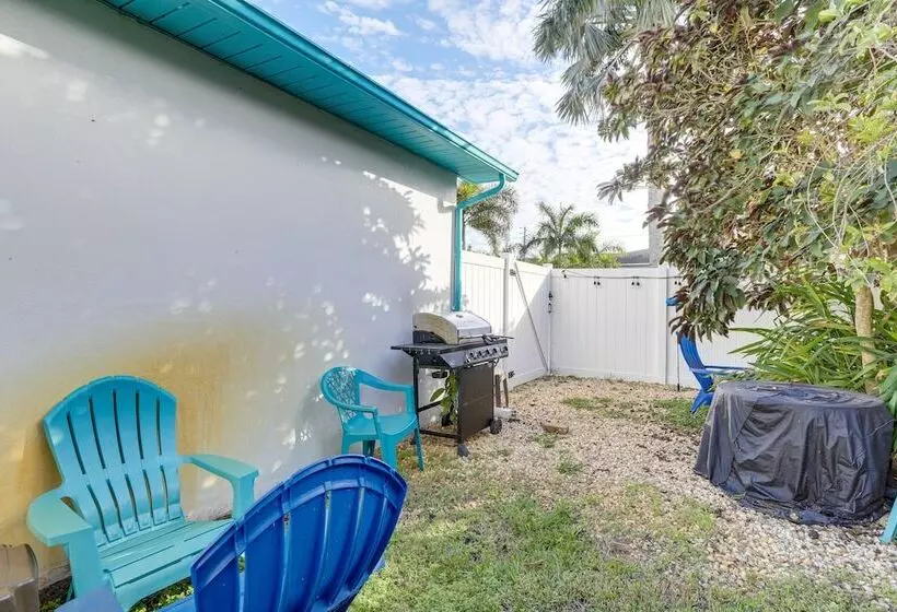 Lovely St Pete Beach Cottage, Walk To Beach & Town