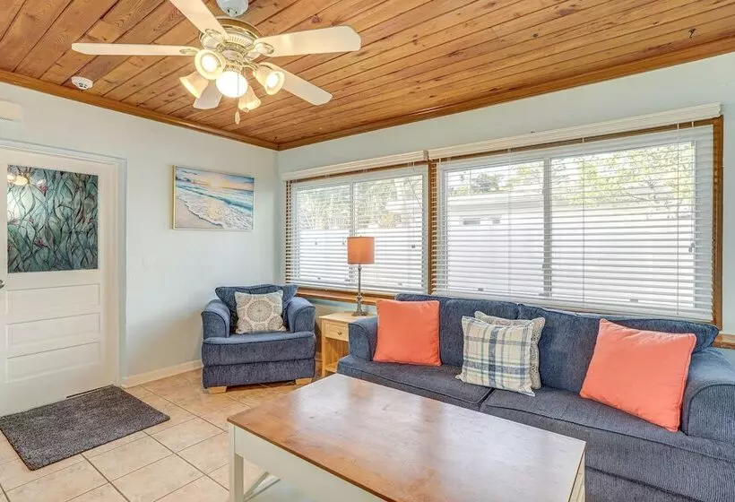 Lovely St Pete Beach Cottage, Walk To Beach & Town