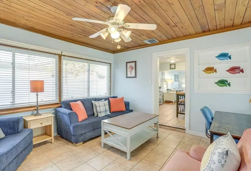 Lovely St Pete Beach Cottage, Walk To Beach & Town