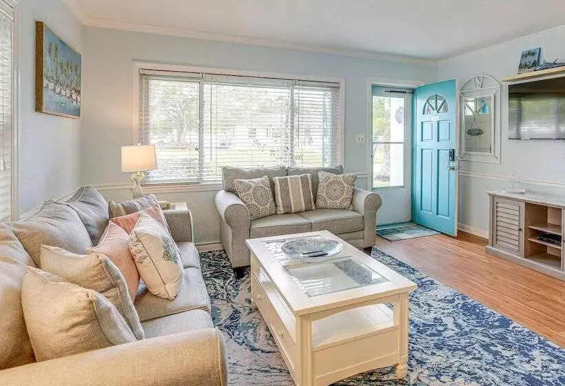 Lovely St Pete Beach Cottage, Walk To Beach & Town