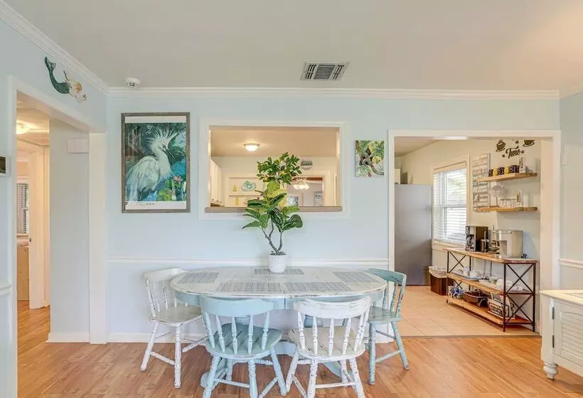 Lovely St Pete Beach Cottage, Walk To Beach & Town