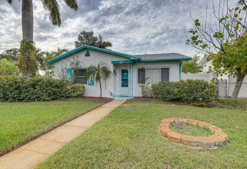 Lovely St Pete Beach Cottage, Walk To Beach & Town
