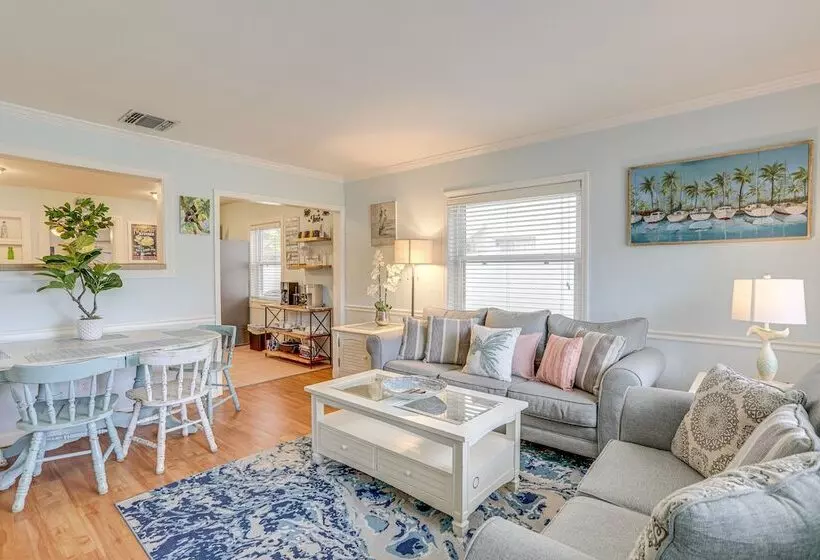 Lovely St Pete Beach Cottage, Walk To Beach & Town