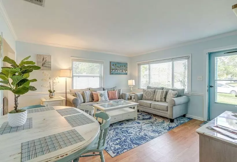 Lovely St Pete Beach Cottage, Walk To Beach & Town