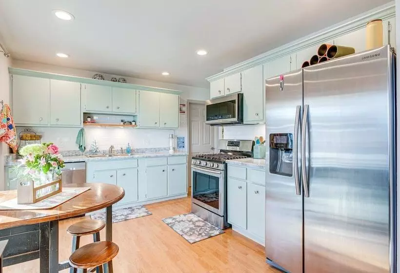 10 Mi To Dtwn Denver: Lakewood Home W/ Patio