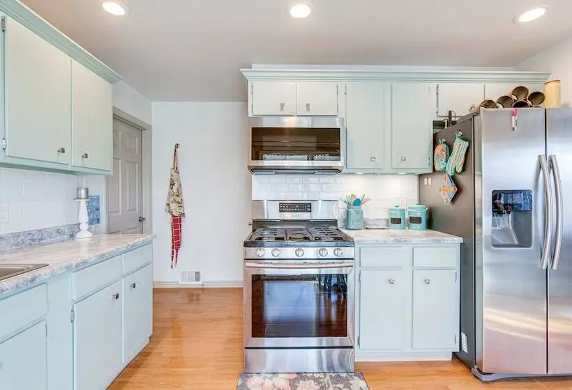 10 Mi To Dtwn Denver: Lakewood Home W/ Patio