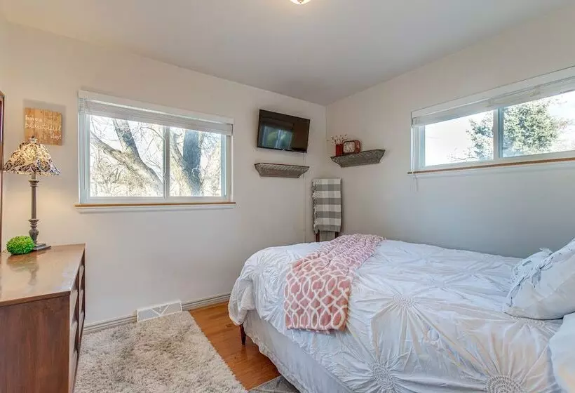 10 Mi To Dtwn Denver: Lakewood Home W/ Patio