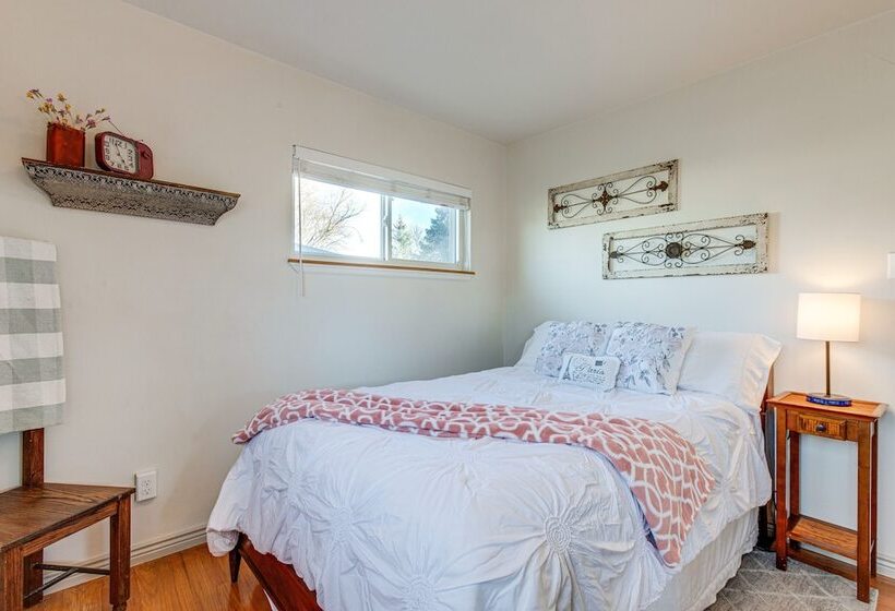 10 Mi To Dtwn Denver: Lakewood Home W/ Patio