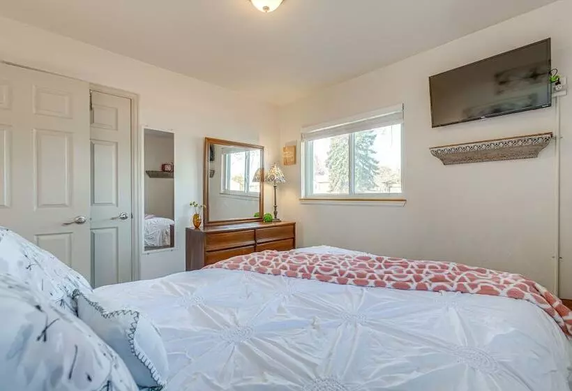 10 Mi To Dtwn Denver: Lakewood Home W/ Patio