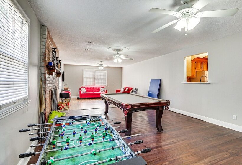 Mount Pleasant Home W/ Yard, Sunroom & Game Room!