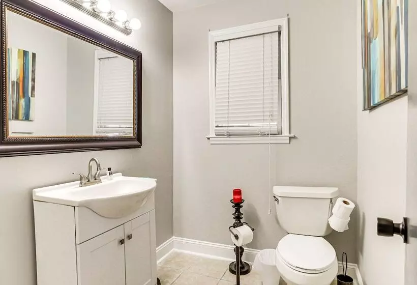 Mount Pleasant Home W/ Yard, Sunroom & Game Room!