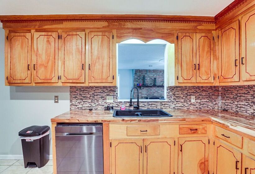 Mount Pleasant Home W/ Yard, Sunroom & Game Room!