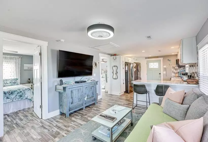 Ocean View  Sea Gem  Bungalow: Steps To Beach!