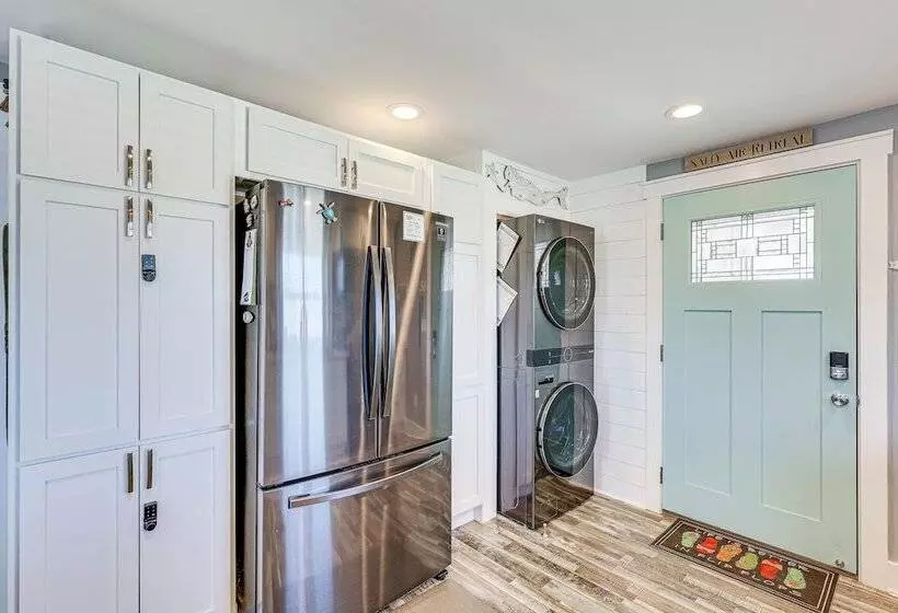 Ocean View  Sea Gem  Bungalow: Steps To Beach!