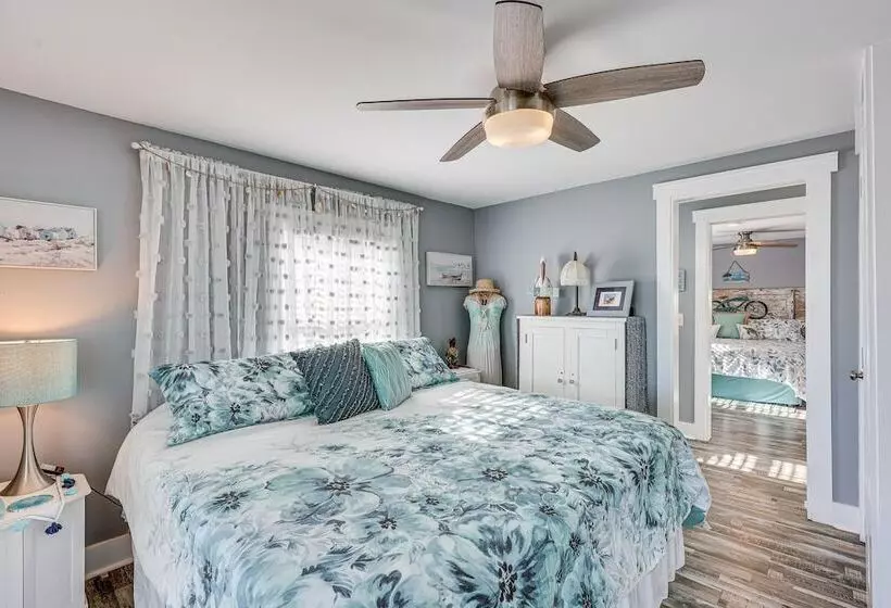 Ocean View  Sea Gem  Bungalow: Steps To Beach!