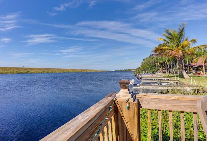 Okeechobee Cabin W/ Patio & Community Pool!