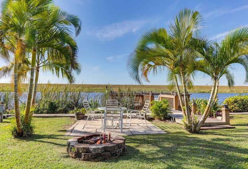 Okeechobee Cabin W/ Patio & Community Pool!