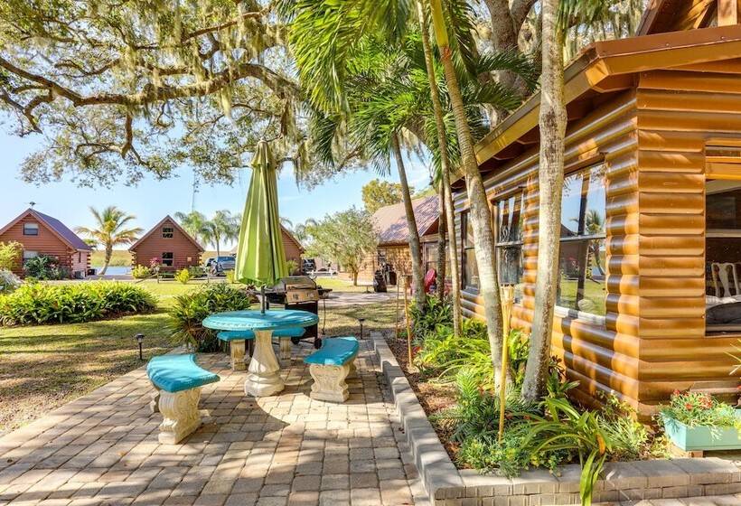 Okeechobee Cabin W/ Patio & Community Pool!