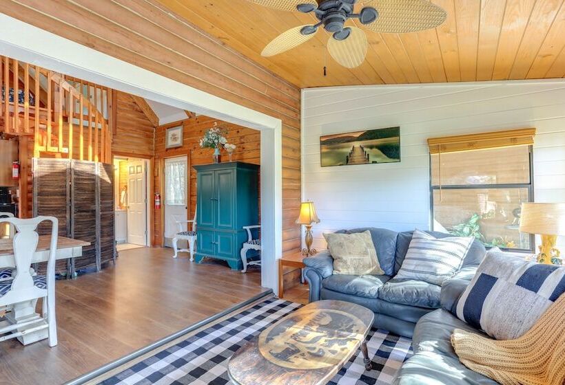 Okeechobee Cabin W/ Patio & Community Pool!