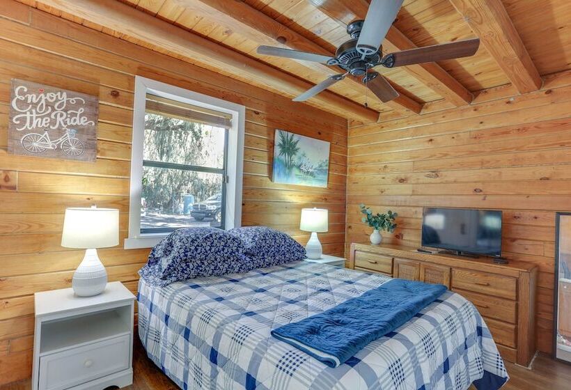 Okeechobee Cabin W/ Patio & Community Pool!