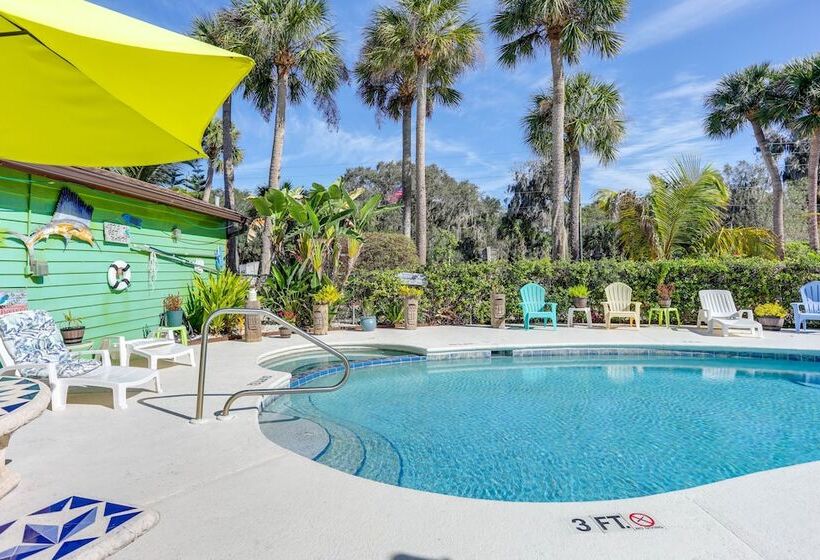 Okeechobee Cabin W/ Patio & Community Pool!