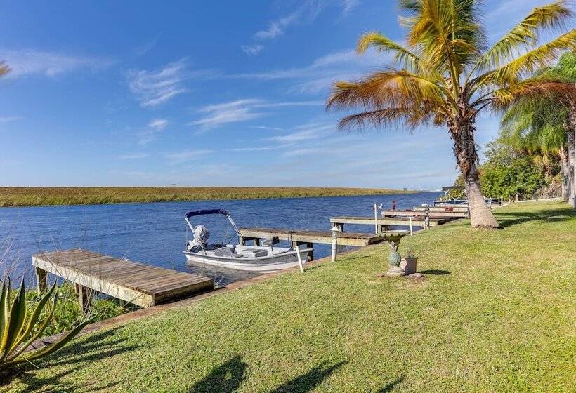Okeechobee Cabin W/ Patio & Community Pool!