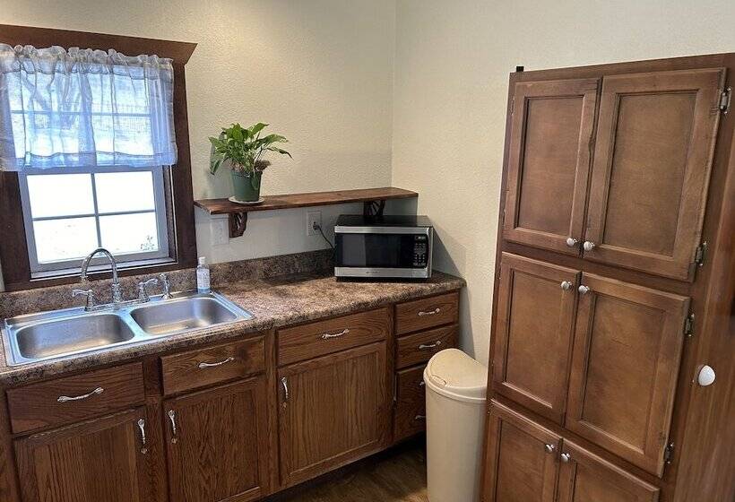 Пансион Dragonfly Meadows Guesthouse