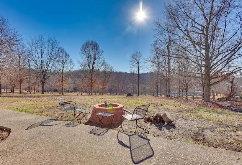 Pet Friendly Emerald Lake Retreat In Charlestown!