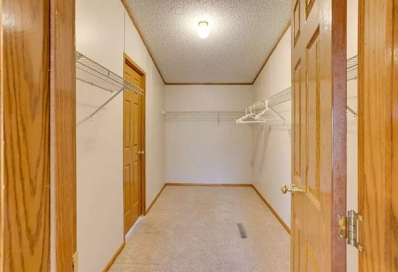 Pet Friendly Emerald Lake Retreat In Charlestown!