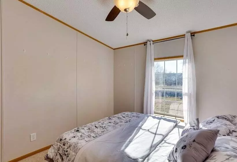 Pet Friendly Emerald Lake Retreat In Charlestown!