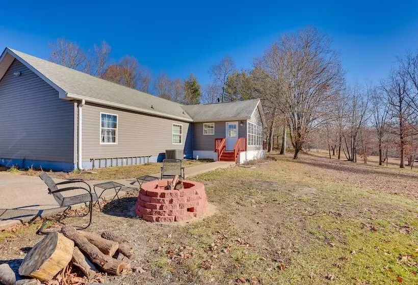 Pet Friendly Emerald Lake Retreat In Charlestown!