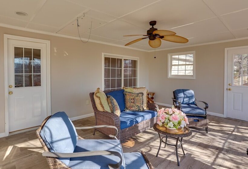 Pet Friendly Emerald Lake Retreat In Charlestown!