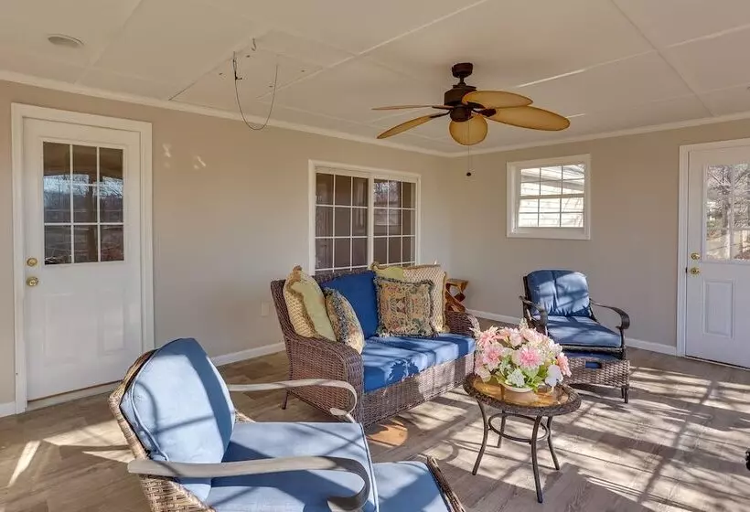 Pet Friendly Emerald Lake Retreat In Charlestown!