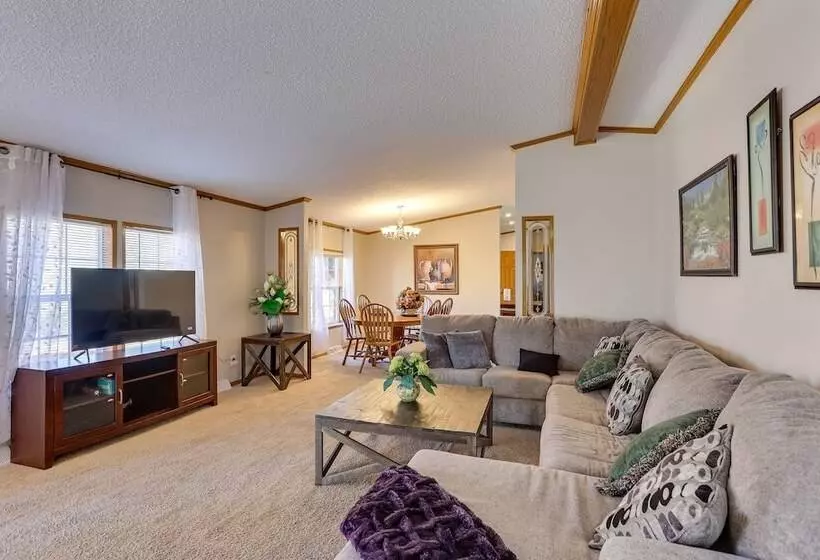 Pet Friendly Emerald Lake Retreat In Charlestown!