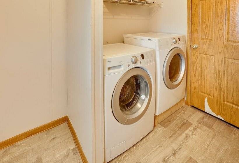 Pet Friendly Emerald Lake Retreat In Charlestown!