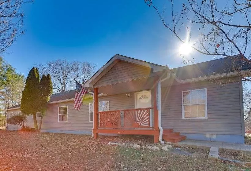 Pet Friendly Emerald Lake Retreat In Charlestown!