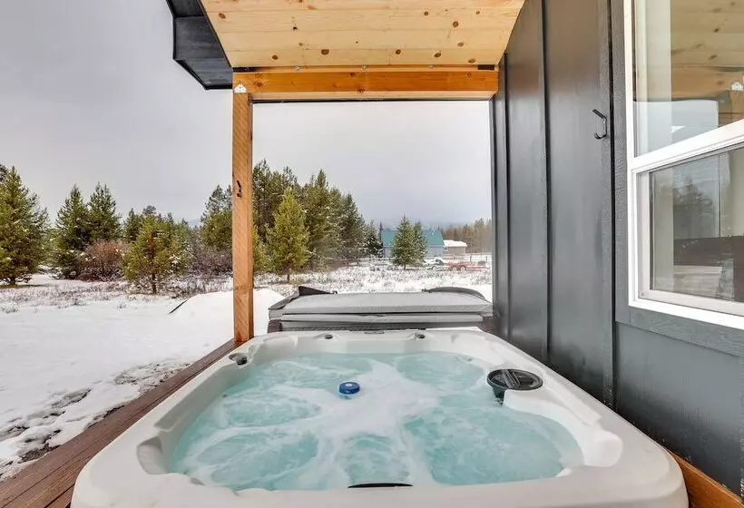 Family Friendly Donnelly Home W/ Private Hot Tub!